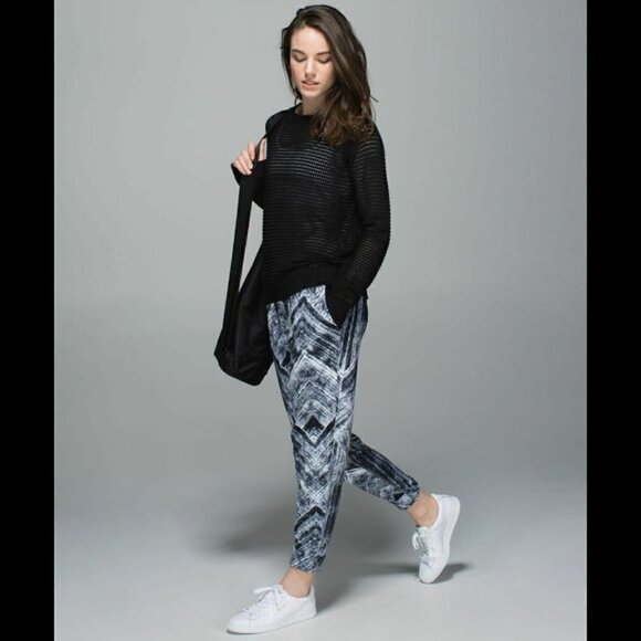 Lululemon 4 Jet Crop Heat Wave Track Pant - Picture 1 of 10